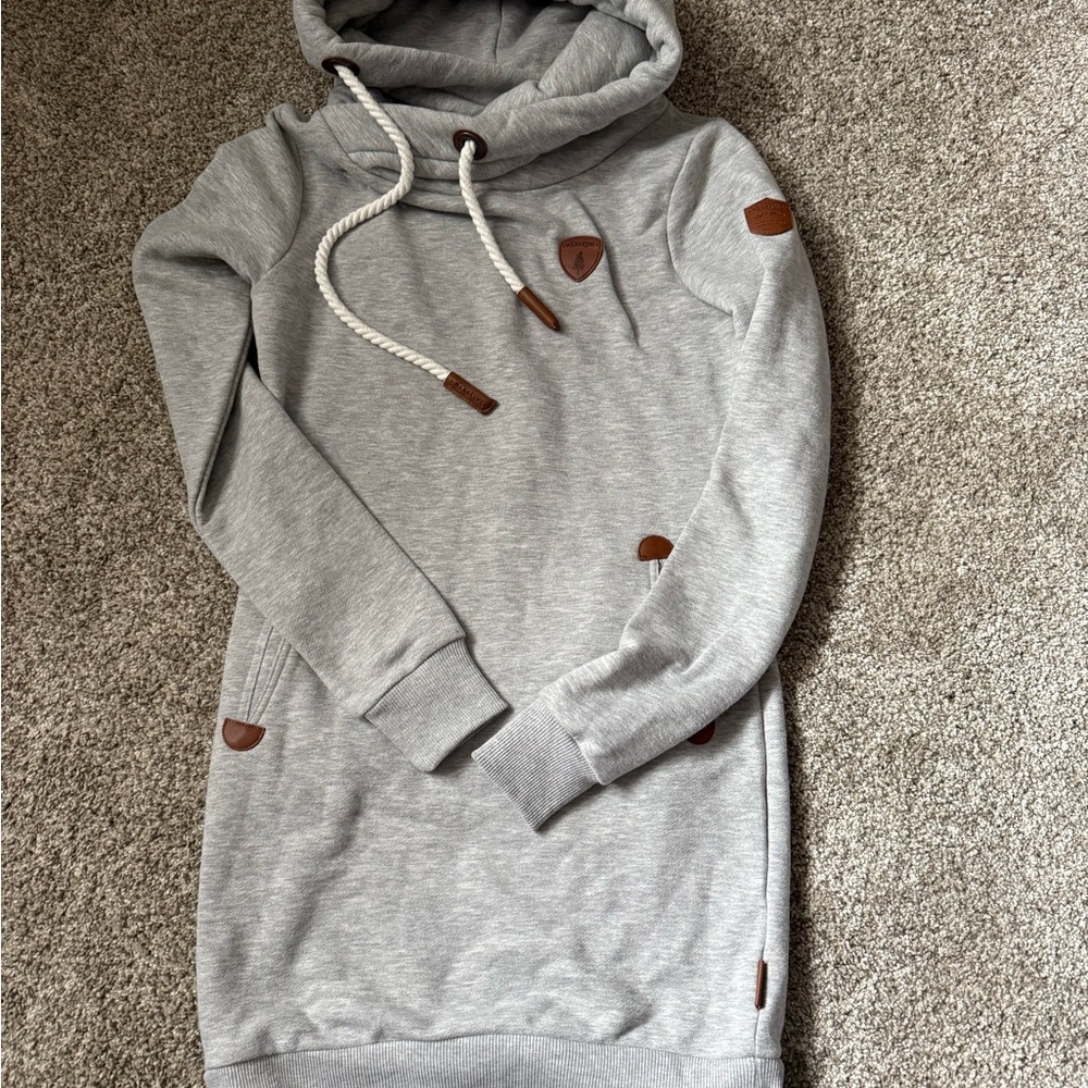 Wanakome Gray Hooded Men's Sweater with Brown Accents